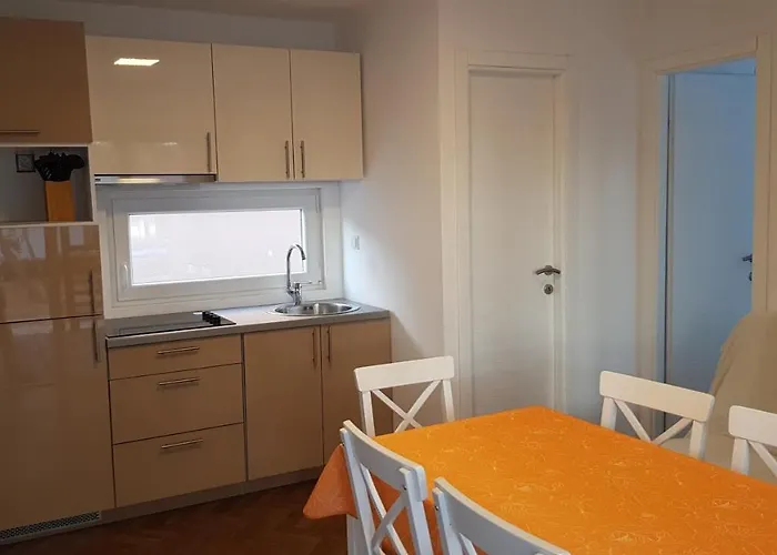 Mobile Summer Breeze בית נופש ביוגראד נה מורו